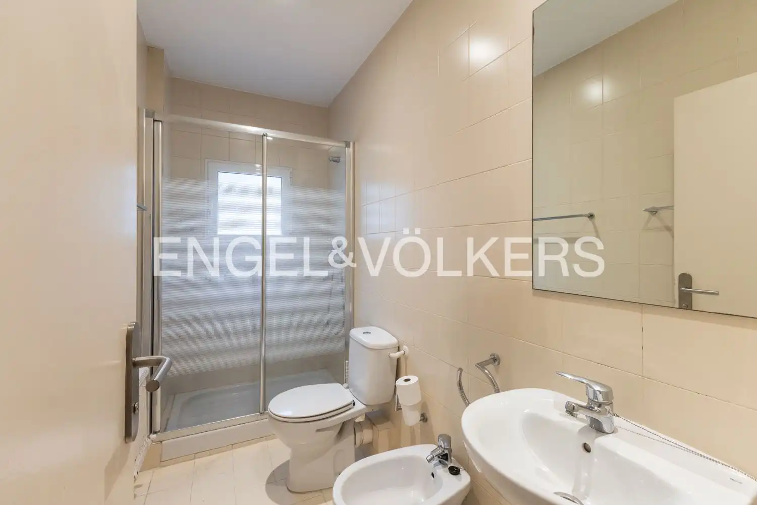 Baño de Piso en venta en Valencia con Aire acondicionado, Calefacción y Balcón