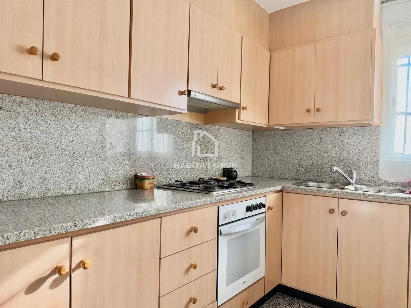 Cocina de Casa adosada en venta en Girona con Calefacción, Jardín privado y Terraza