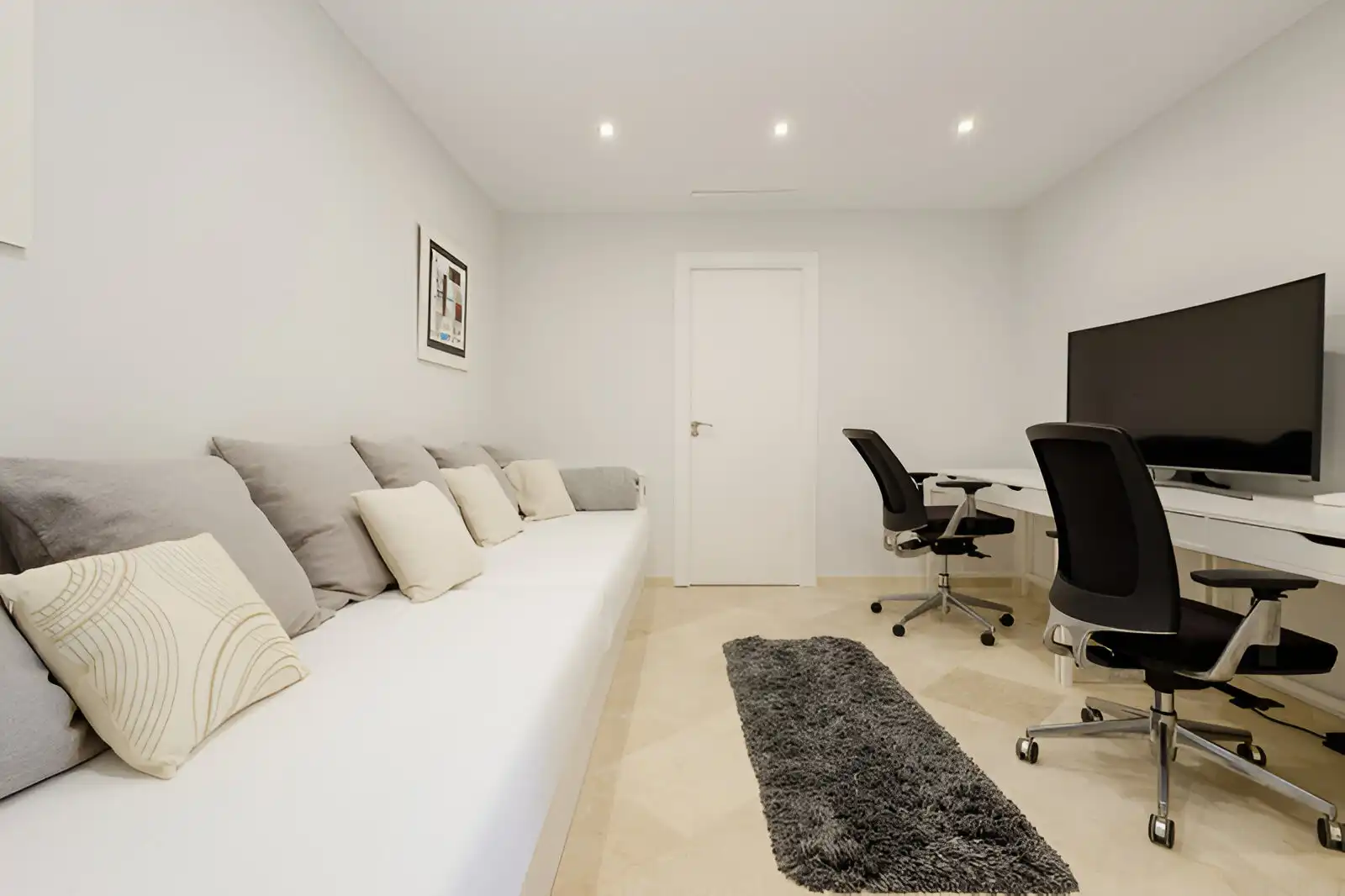 Schlafzimmer von Erdgeschoss zum Verkauf in Marbella mit Klimaanlage, Privatgarten und Terrasse