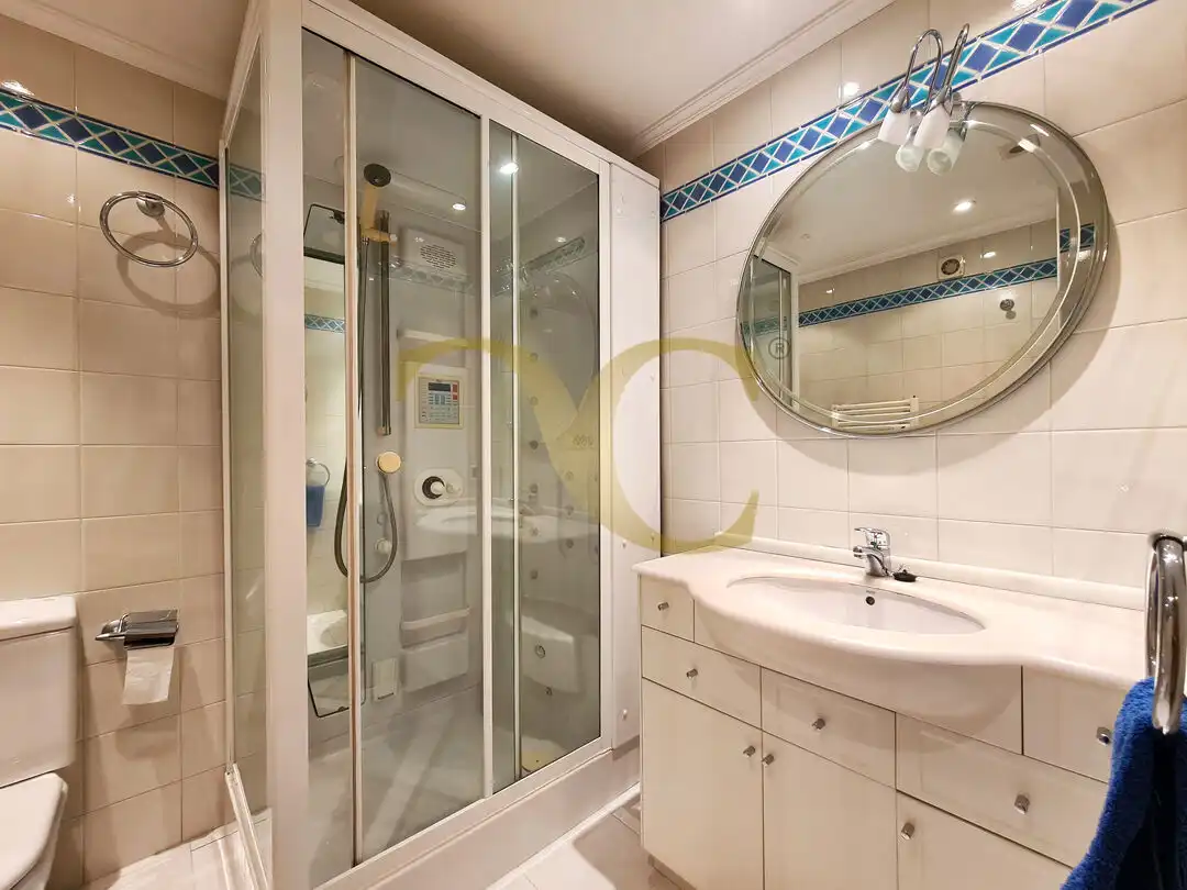 Bathroom of Flat for sale in Oviedo   with Heating