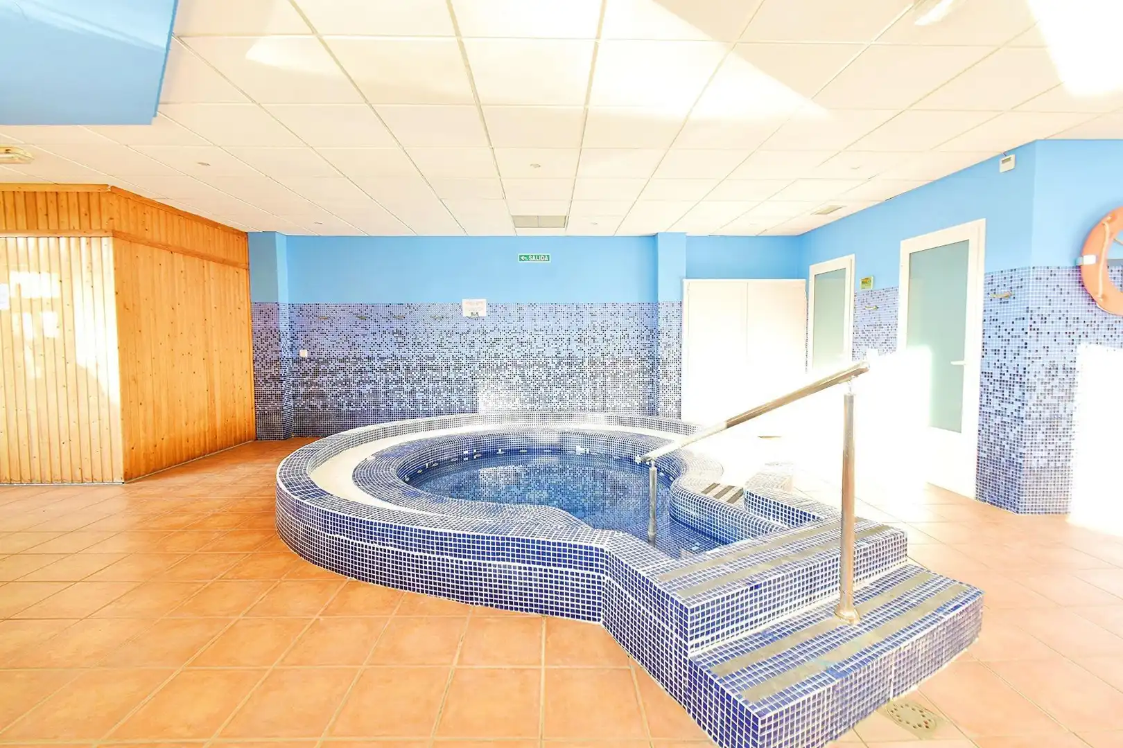 Schwimmbecken von Wohnung zum Verkauf in El Ejido mit Klimaanlage, Privatgarten und Terrasse