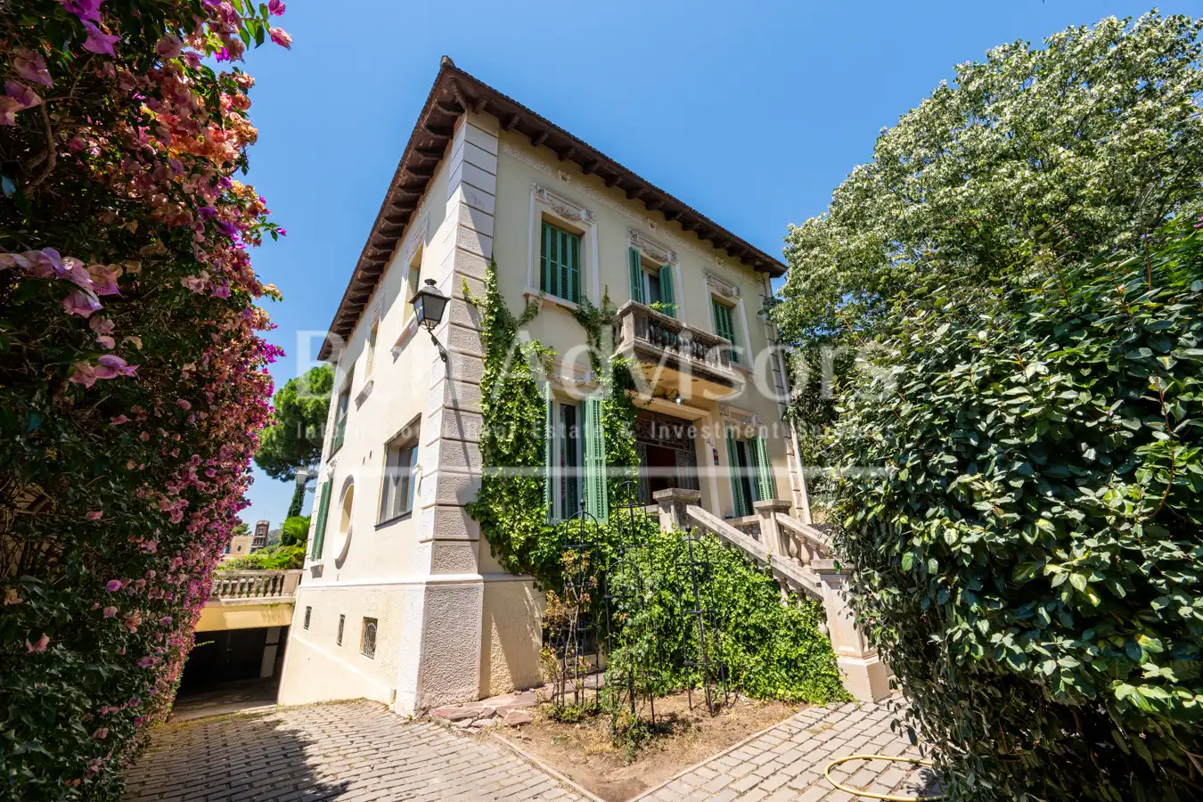 Vista exterior de Casa o xalet de lloguer en Barcelona amb Aire condicionat, Calefacció i Jardí privat