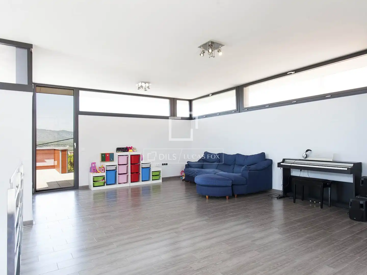 Sala d'estar de Casa o xalet en venda en Sant Pere de Ribes amb Aire condicionat, Jardí privat i Parquet