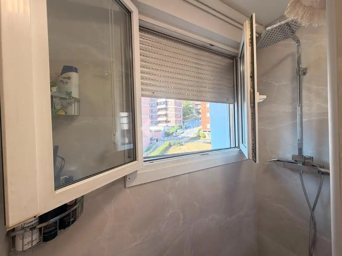 Baño de Piso en venta en Bilbao  con Calefacción, Amueblado y Balcón