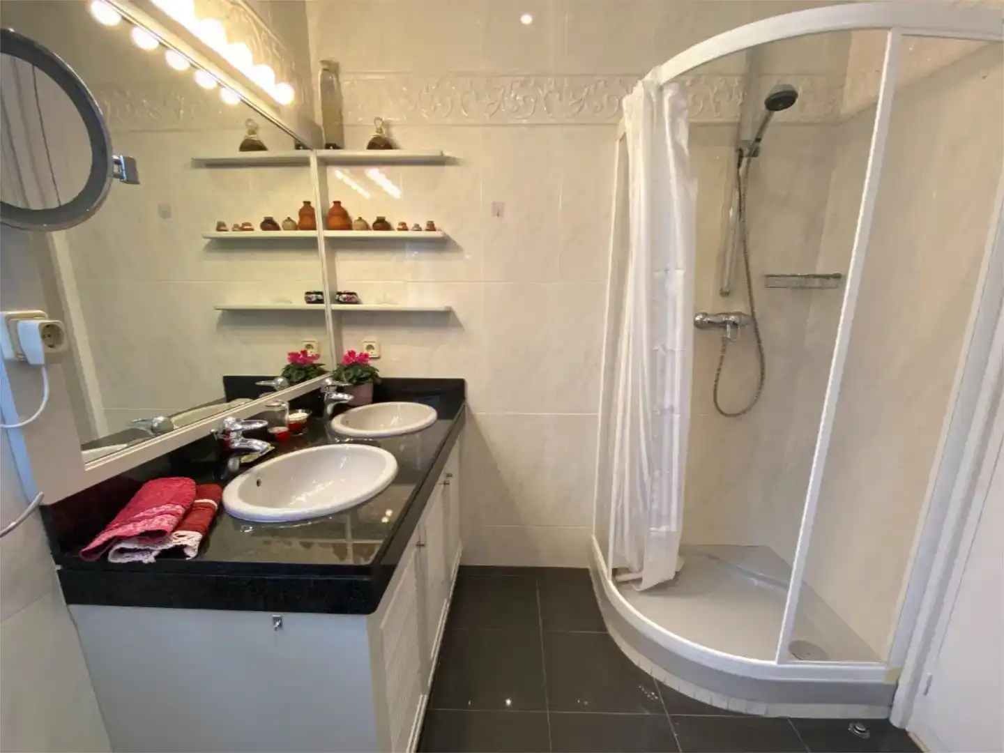 Badezimmer von Wohnung zur Miete in Sitges mit Klimaanlage, Schwimmbad und Balkon
