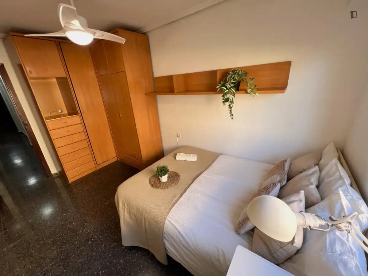 Habitación de Apartamento para compartir en Valencia con Amueblado, Horno y Lavadora