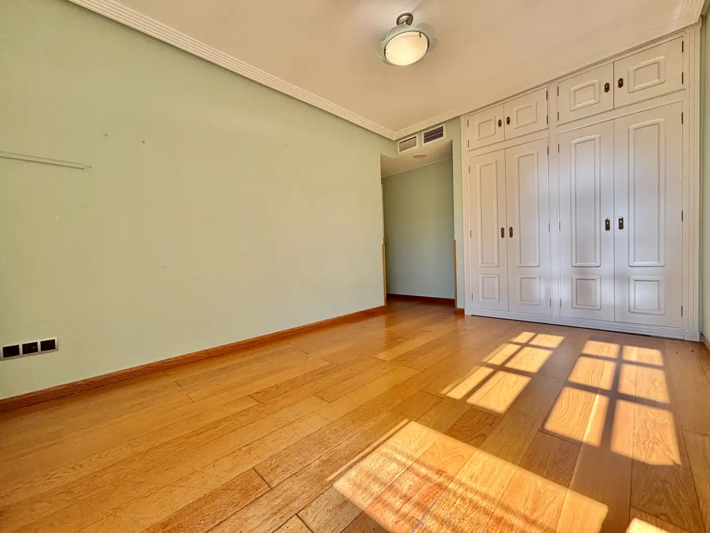 Schlafzimmer von Maisonette zum Verkauf in Zaragoza mit Klimaanlage, Heizung und Parkett
