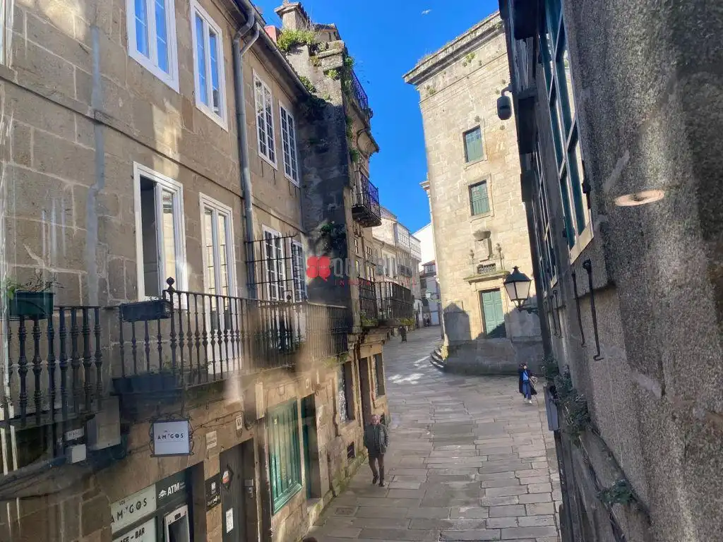 Vista exterior de Casa o xalet en venda en Santiago de Compostela  amb Calefacció, Traster i Balcó