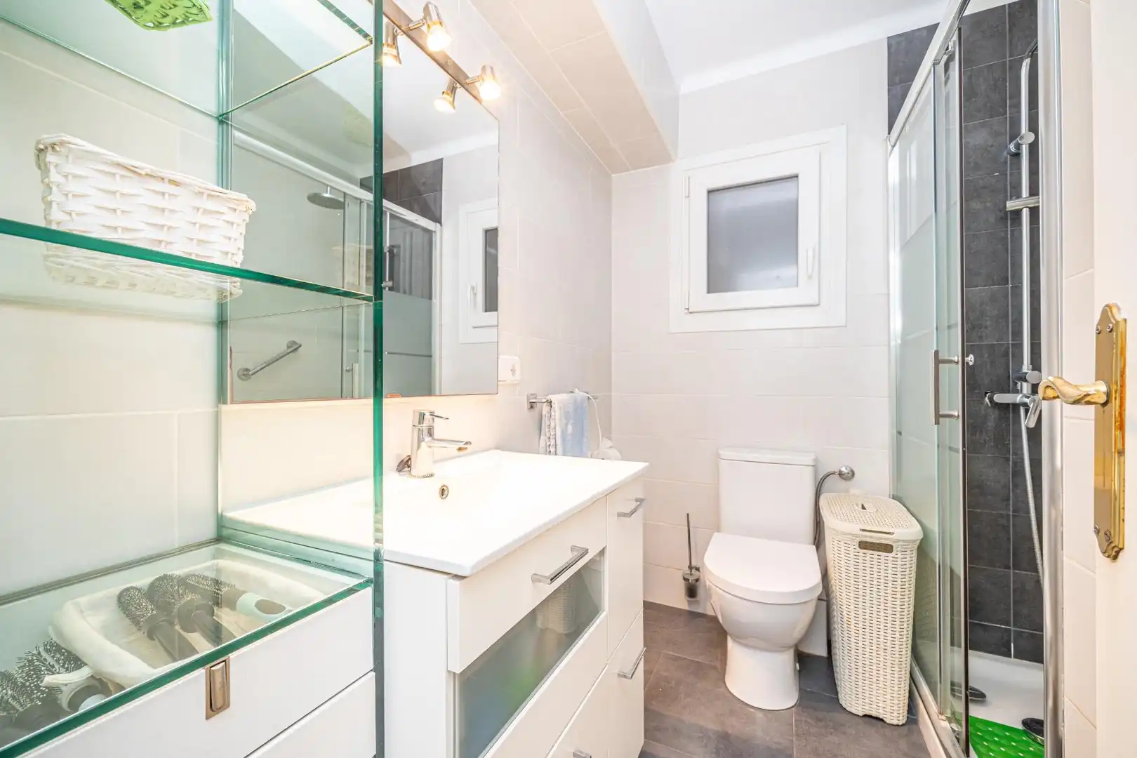 Bathroom of Flat for sale in Llucmajor  with Heating