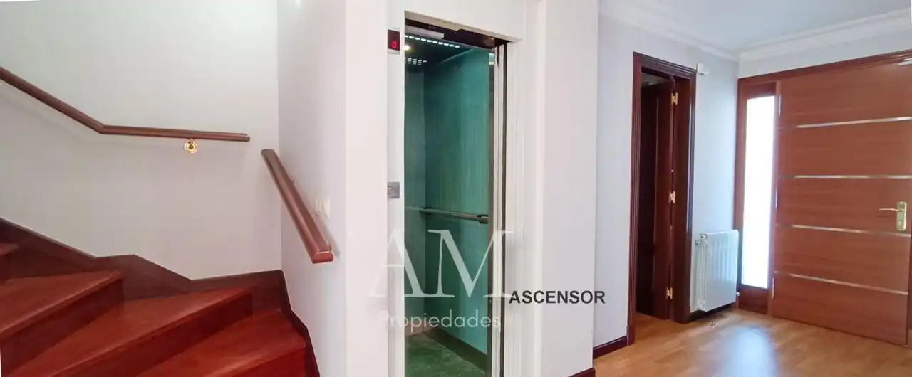 Casa o xalet en venda en Vigo  amb Calefacció, Jardí privat i Terrassa