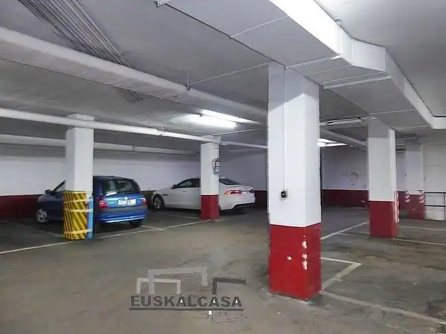 Parking de Apartamento en venta en Bilbao  con Trastero y Balcón