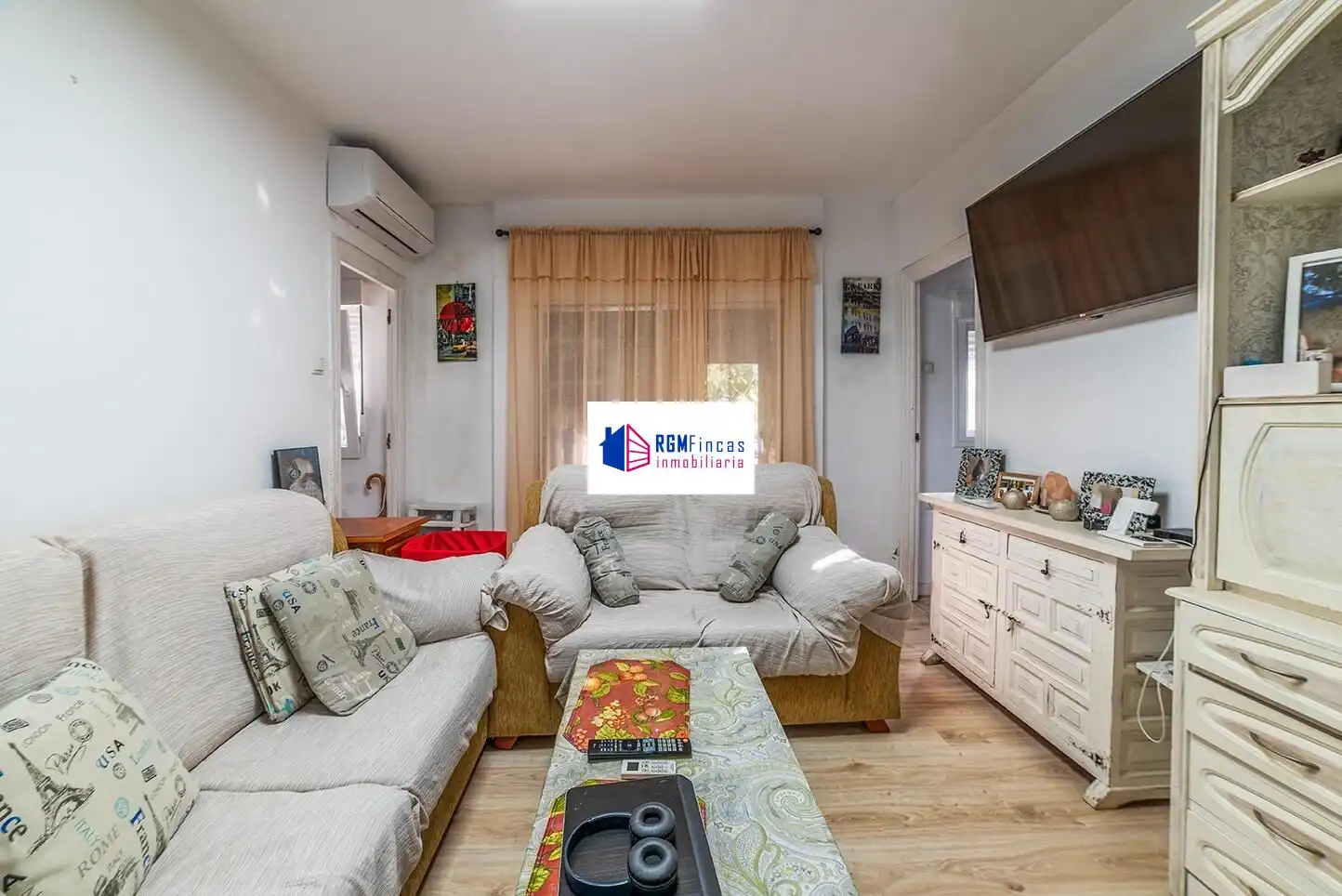 Sala de estar de Piso en venta en Sevilla con Aire acondicionado y Parquet