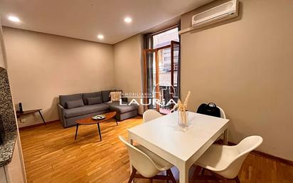 Living room of Flat for sale in  Valencia Capital  with Air Conditioner and Balcony