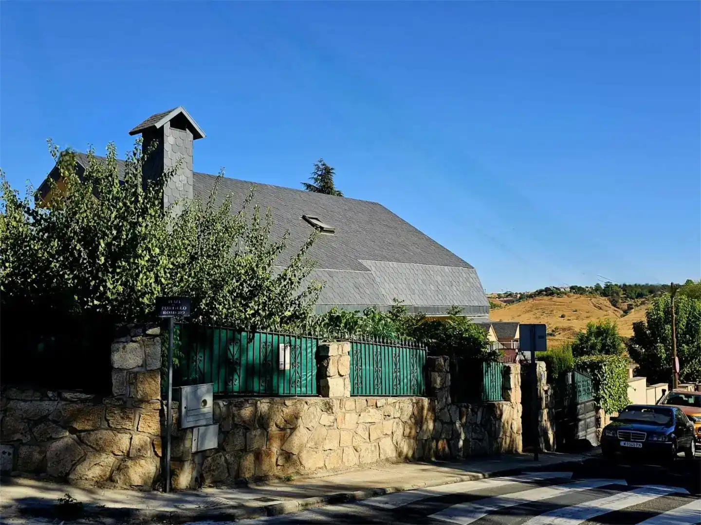 Vista exterior de Casa o xalet en venda en Paracuellos de Jarama amb Aire condicionat i Piscina
