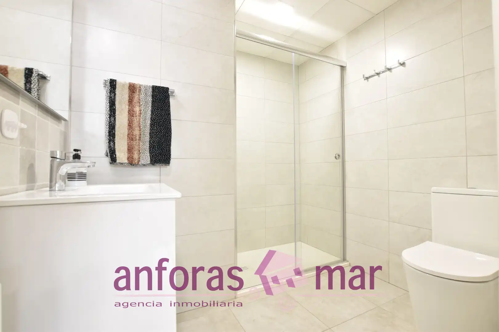Badezimmer von Wohnung zum Verkauf in Torredembarra mit Klimaanlage, Heizung und Terrasse