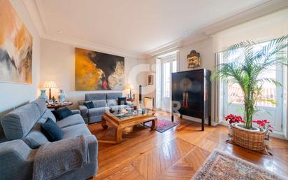 Living room of Flat for sale in  Madrid Capital  with Air Conditioner, Heating and Storage room