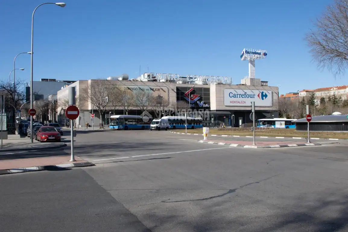 Vista exterior de Pis en venda en Madrid amb Calefacció i Piscina comunitària