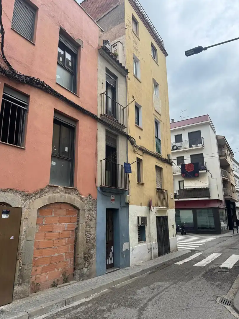 Vista exterior de Edificio en venta en Manresa