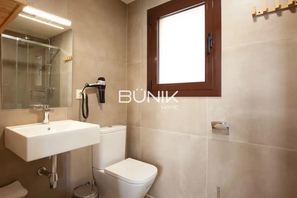 Bathroom of Flat for rent in Barcelona  with Air Conditioner, Heating and Parquet flooring