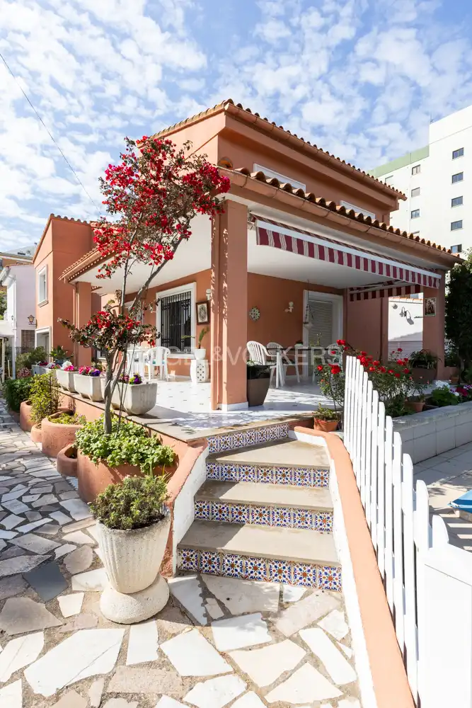 Vista exterior de Casa o xalet en venda en Benicasim / Benicàssim amb Calefacció, Jardí privat i Terrassa
