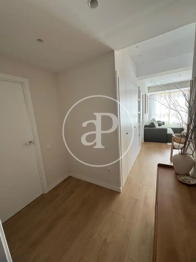 Flat for rent in Valencia  with Air Conditioner, Heating and Furnished