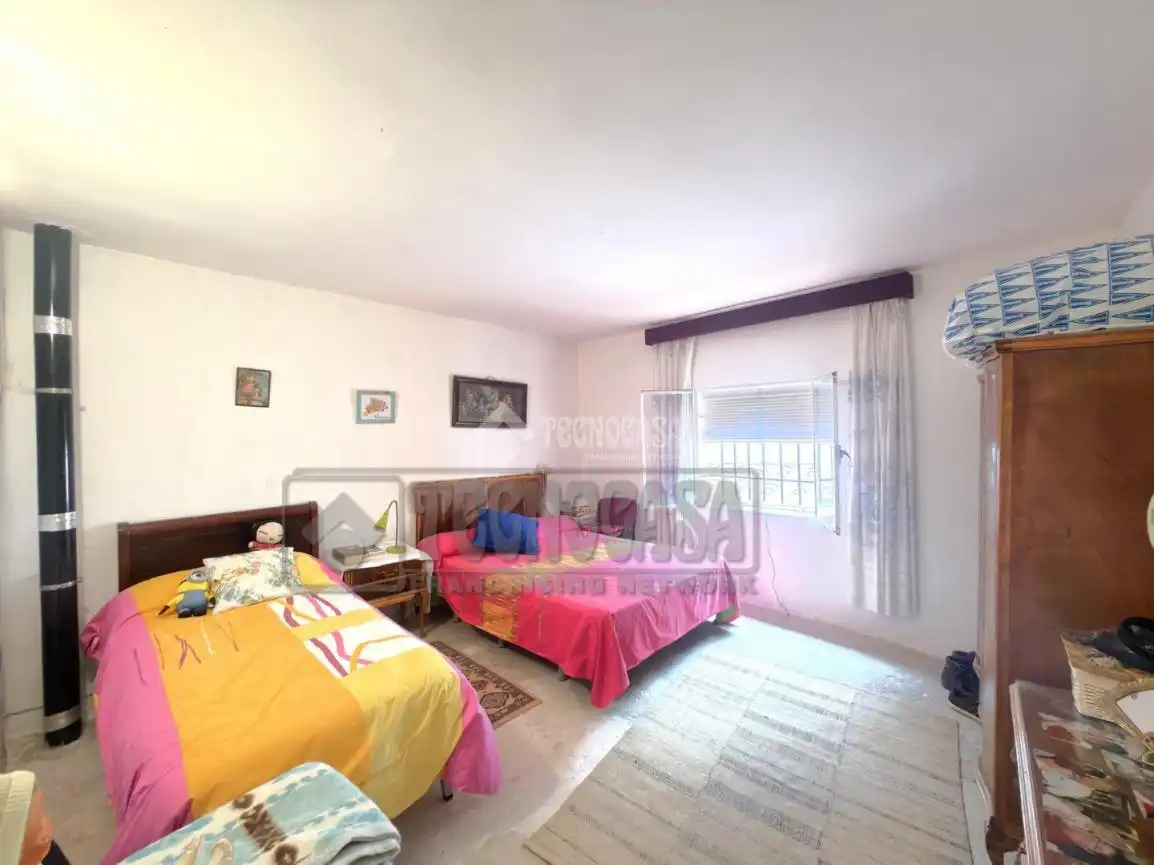 Dormitori de Casa adosada en venda en Altarejos amb Calefacció i Balcó