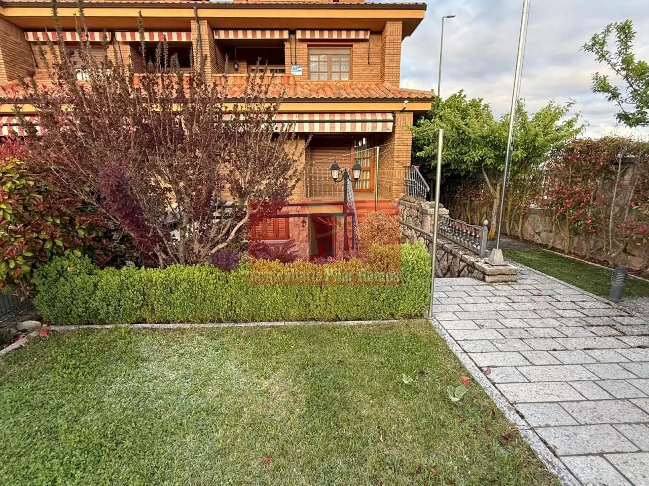 Jardí de Casa adosada en venda en Sariegos amb Calefacció, Jardí privat i Terrassa
