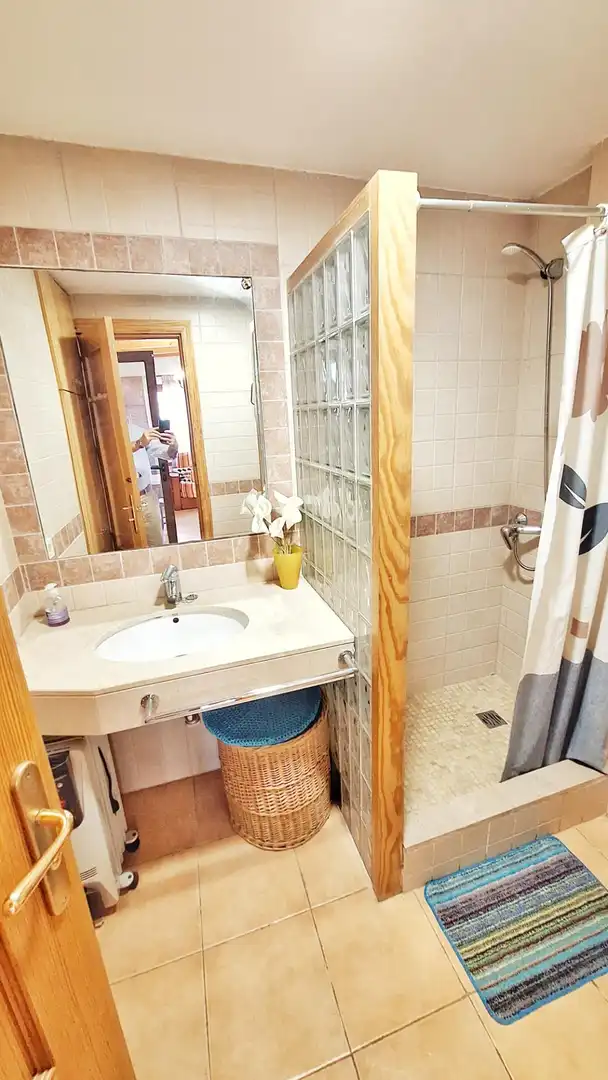 Baño de Piso en venta en  Palma de Mallorca con Aire acondicionado, Terraza y Trastero