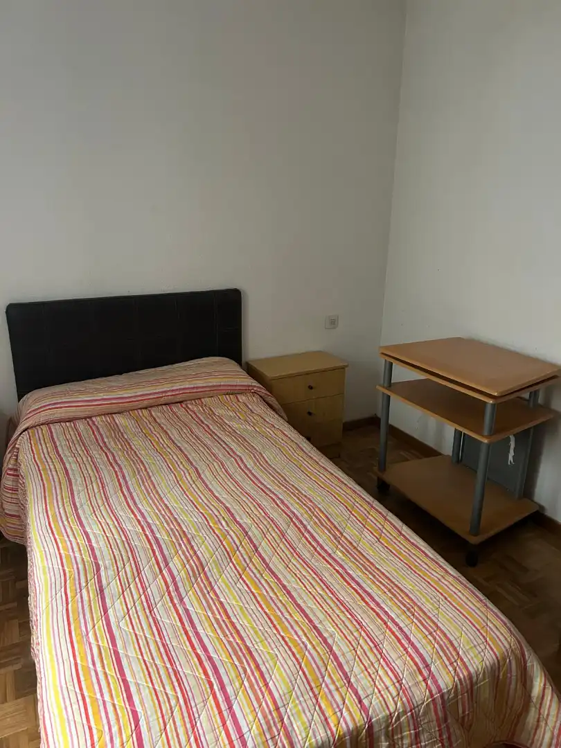 Habitación de Piso en venta en Arévalo con Calefacción, Terraza y Amueblado