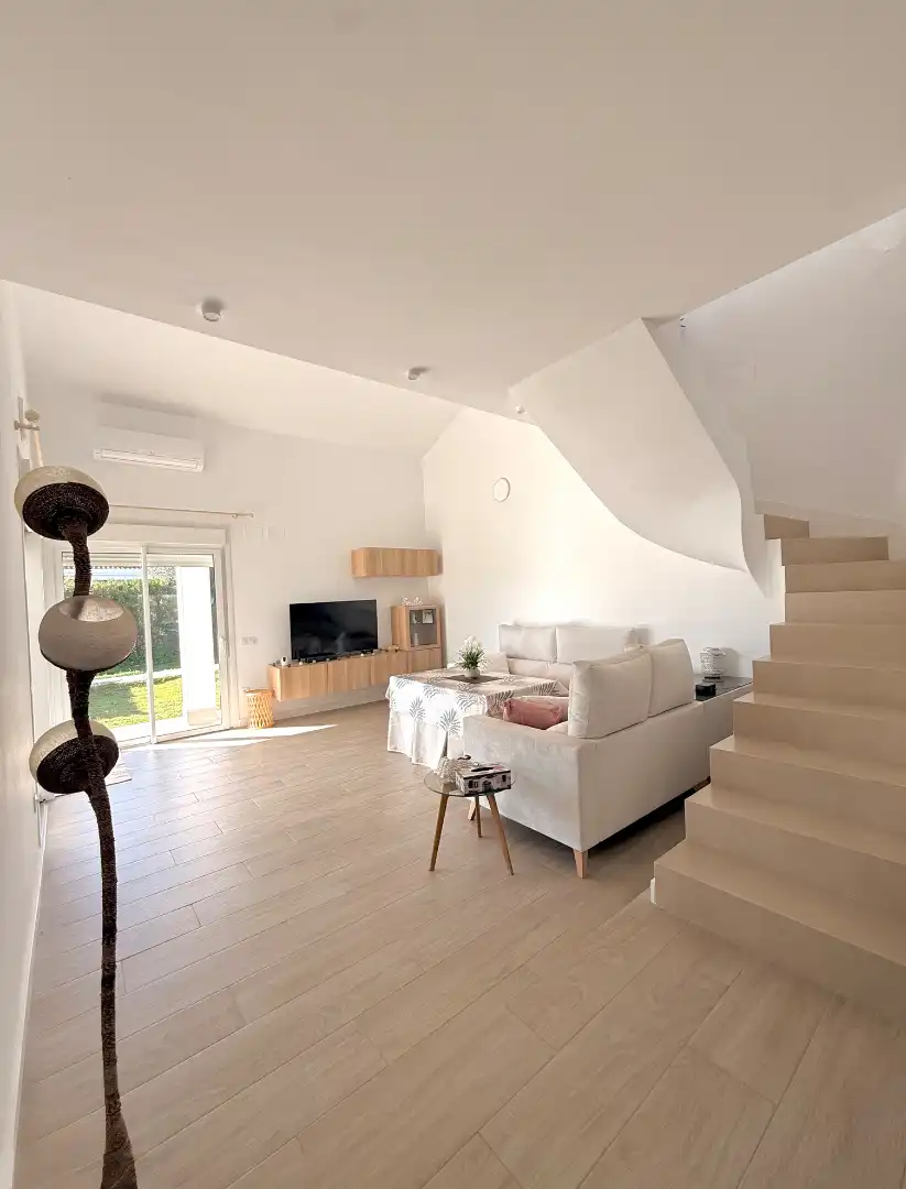 Sala d'estar de Casa o xalet en venda en Espartinas amb Aire condicionat, Calefacció i Jardí privat