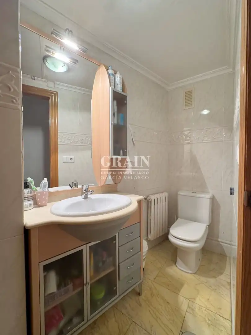 Bathroom of Flat for sale in Albacete  with Air Conditioner, Heating and Parquet flooring