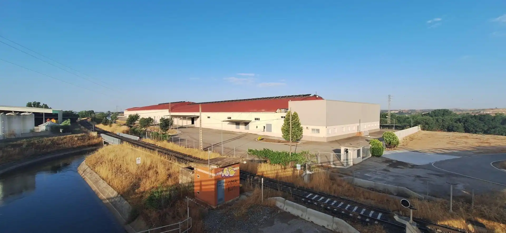 Vista exterior de Nau industrial en venda en Balaguer