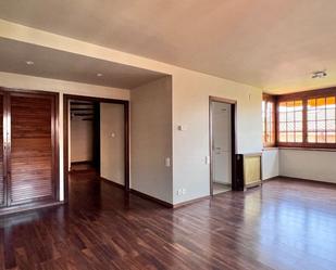 Living room of Attic for sale in Sant Cugat del Vallès  with Air Conditioner, Heating and Swimming Pool