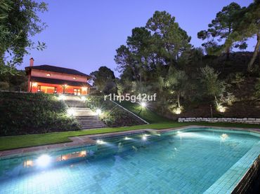 Villa mit Pool zum Verkauf in Benahavís pueblo