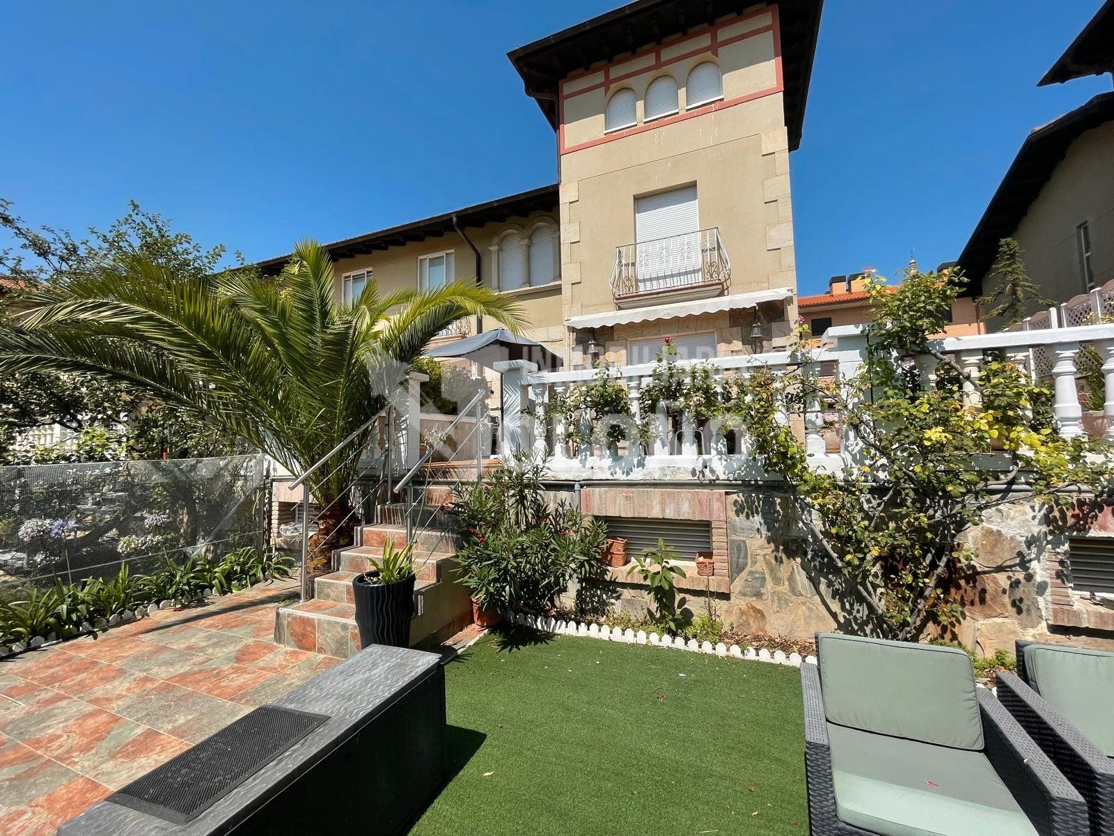 Vista exterior de Casa adosada en venda en Zarratón amb Calefacció, Jardí privat i Parquet
