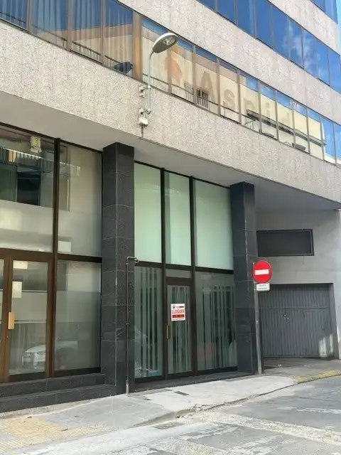 Vista exterior de Oficina de lloguer en Mollerussa amb Aire condicionat, Calefacció i Moblat