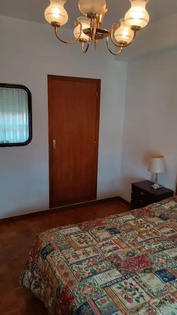Dormitori de Pis per a compartir en Ourense Capital  amb Calefacció, Parquet i Moblat