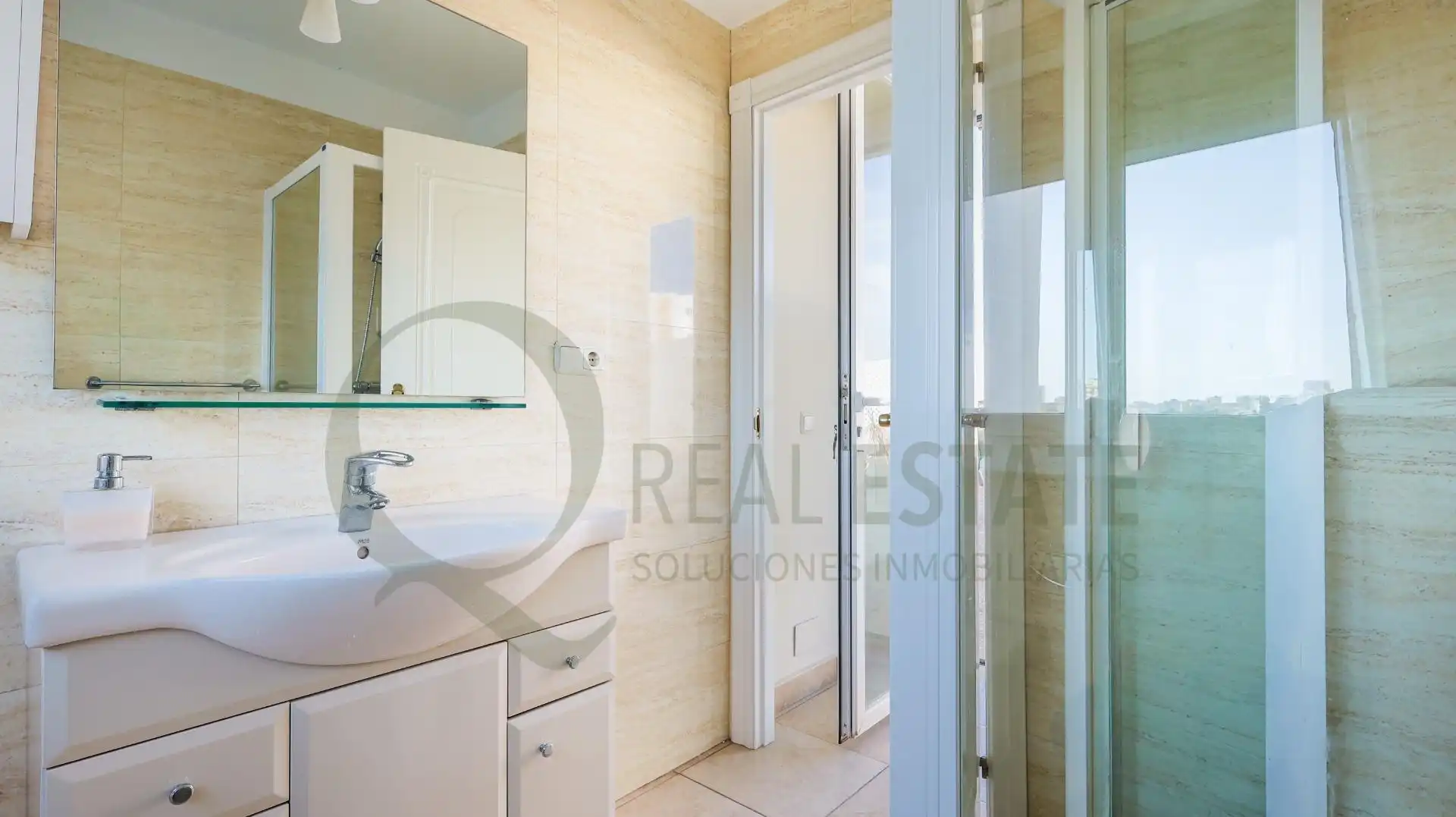 Badezimmer von Dachboden zur Miete in Alicante / Alacant mit Klimaanlage, Privatgarten und Terrasse