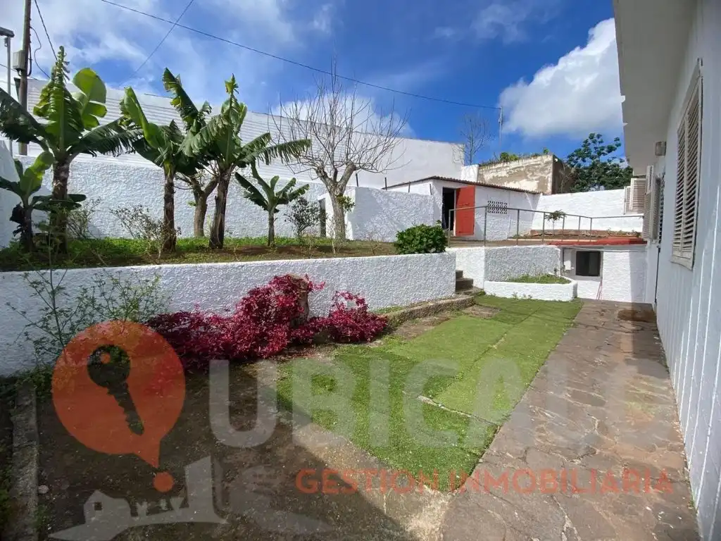 Vista exterior de Casa o xalet en venda en San Cristóbal de la Laguna amb Jardí privat, Terrassa i Traster