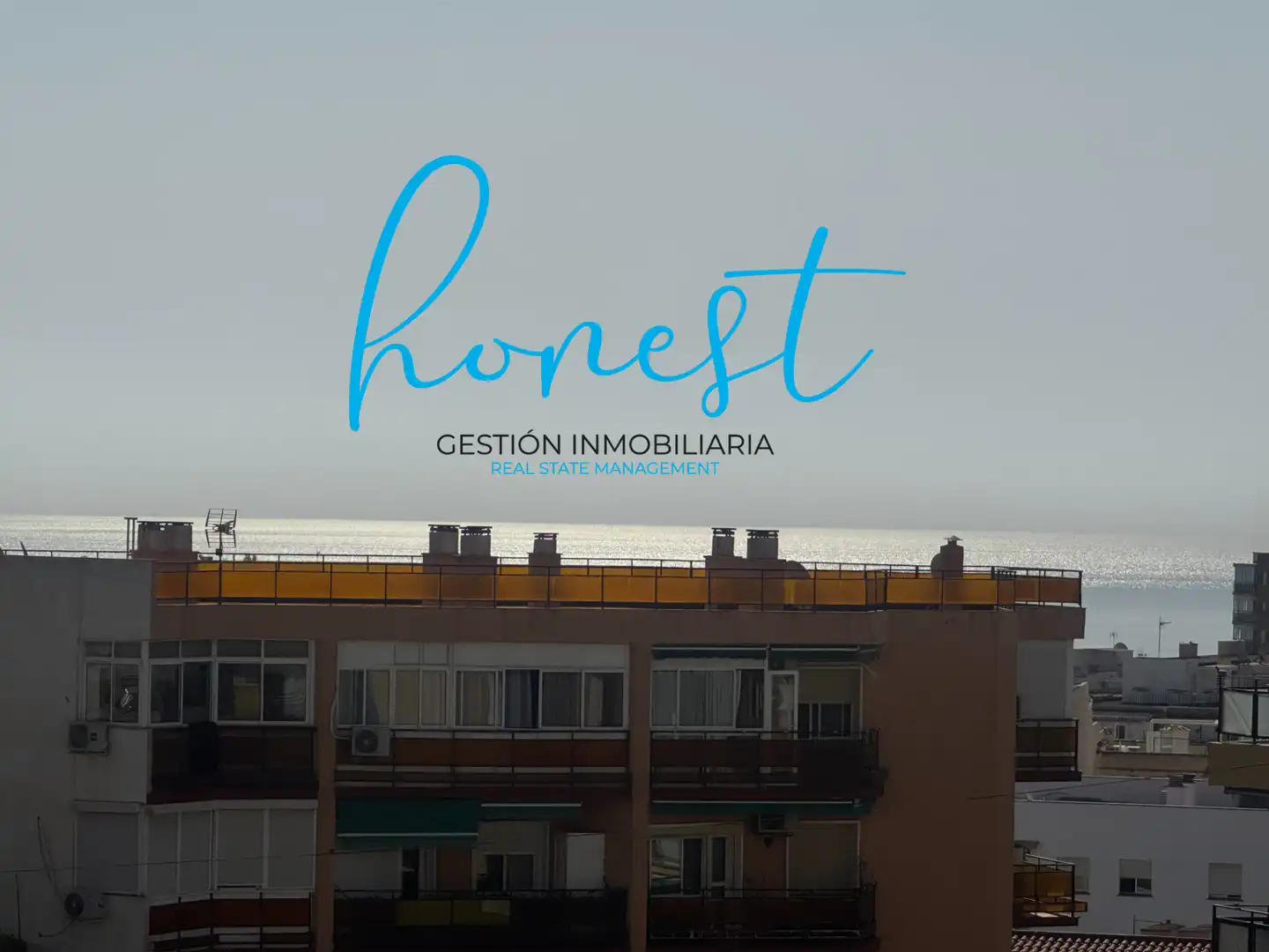 Vista exterior de Pis en venda en Torremolinos amb Aire condicionat, Terrassa i Moblat