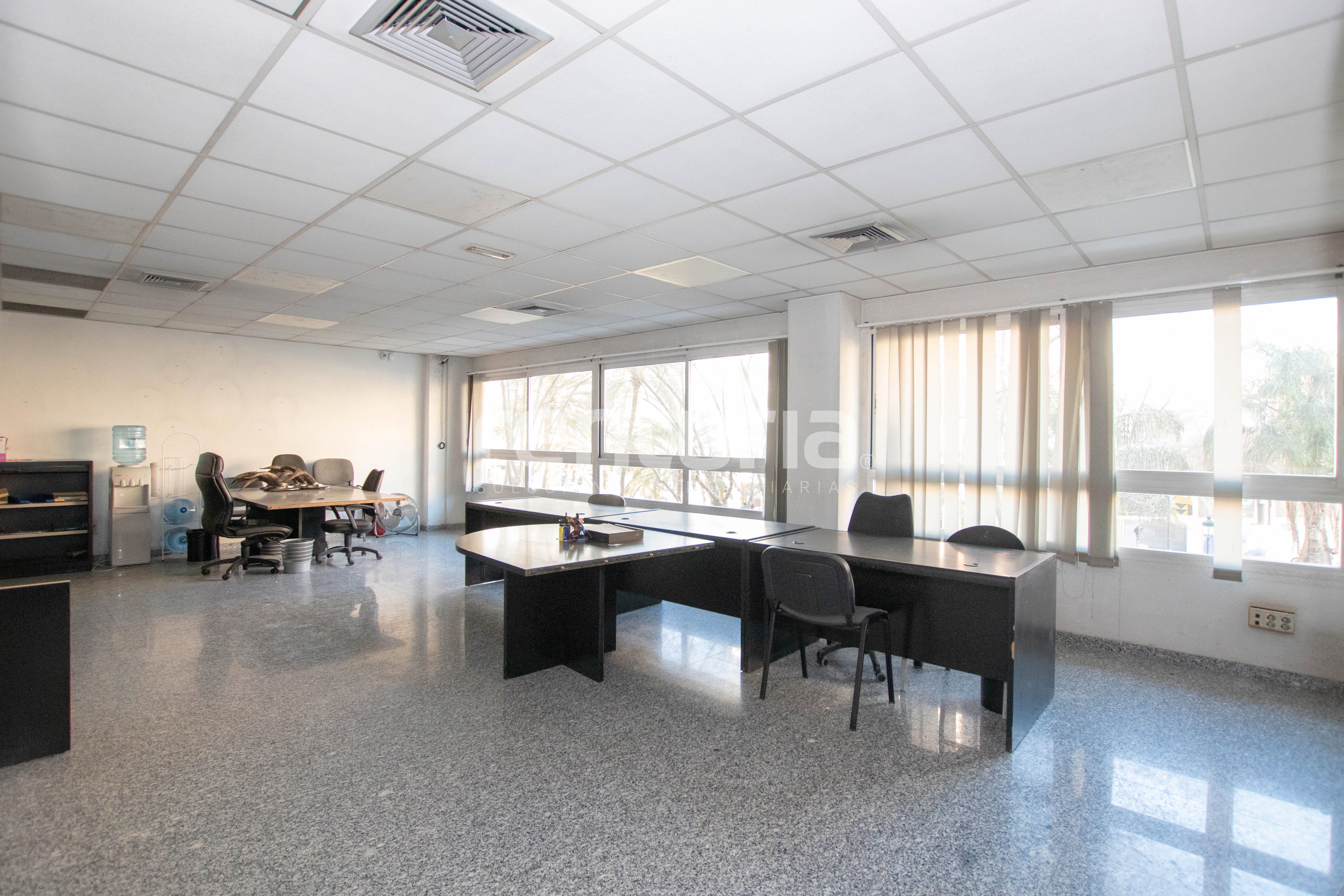 Office for sale in  Valencia Capital  with Air Conditioner