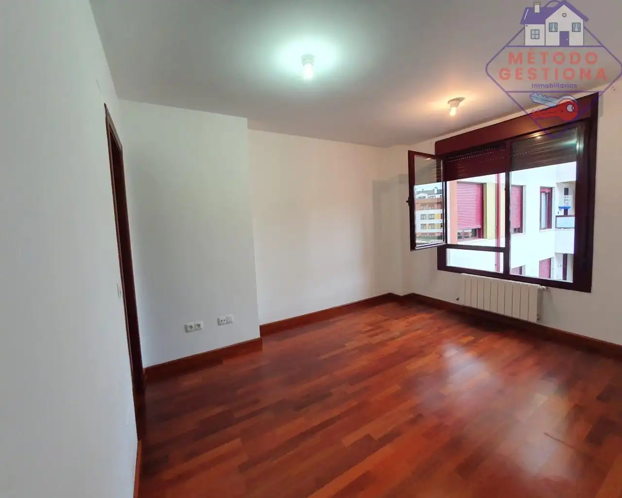 Habitación de Piso en venta en Entrambasaguas con Calefacción, Balcón y Piscina comunitaria