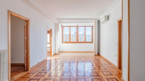 Foto 2 de Piso en venta en Calle Narvaez, Ibiza de Madrid,  Madrid Capital