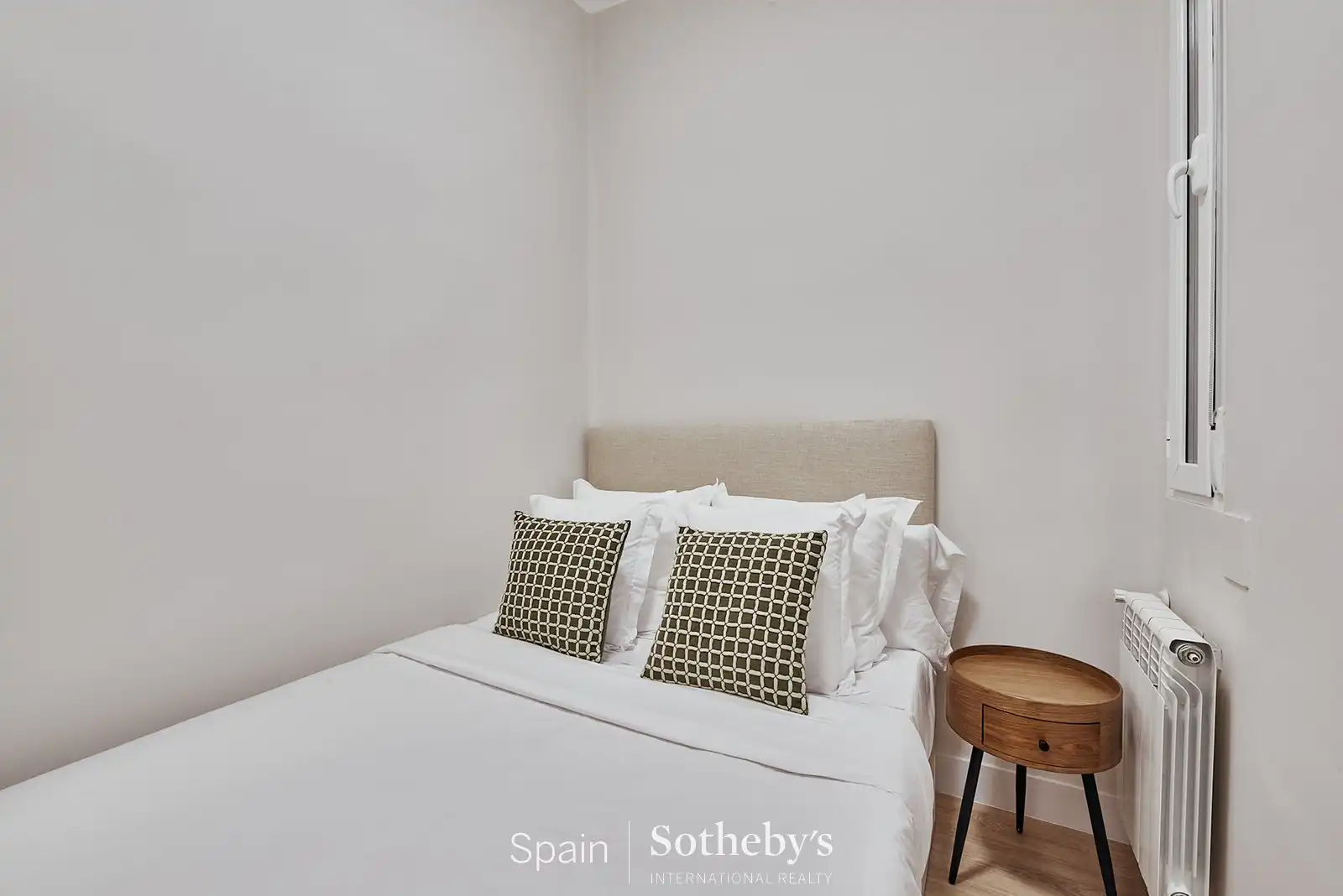 Bedroom of Apartments for sale in Madrid  with Air Conditioner and Heating