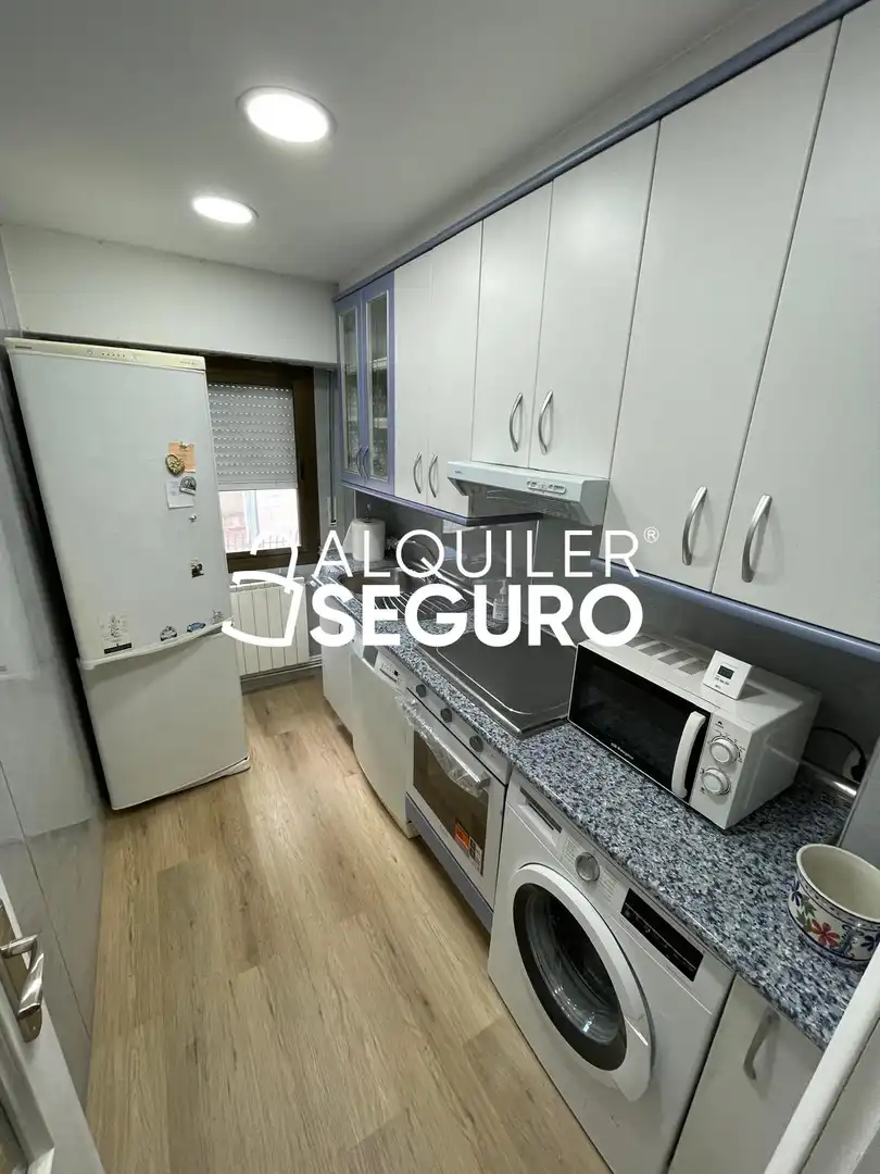 Wohnung zur Miete in De Cabello Lapiedra, Puerta del Ángel