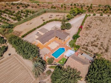 Maison rustique avec piscine à vendre à Almoradí