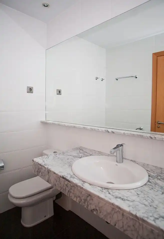 Bathroom of Flat for rent in Sant Cugat del Vallès  with Heating, Parquet flooring and Terrace