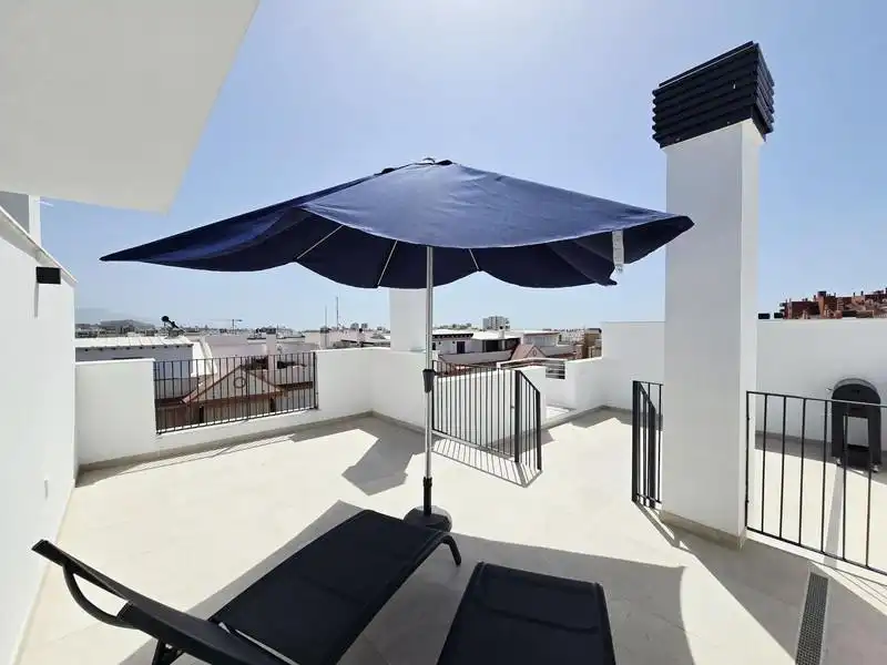 Terrassa de Àtic de lloguer en Estepona amb Aire condicionat, Terrassa i Piscina