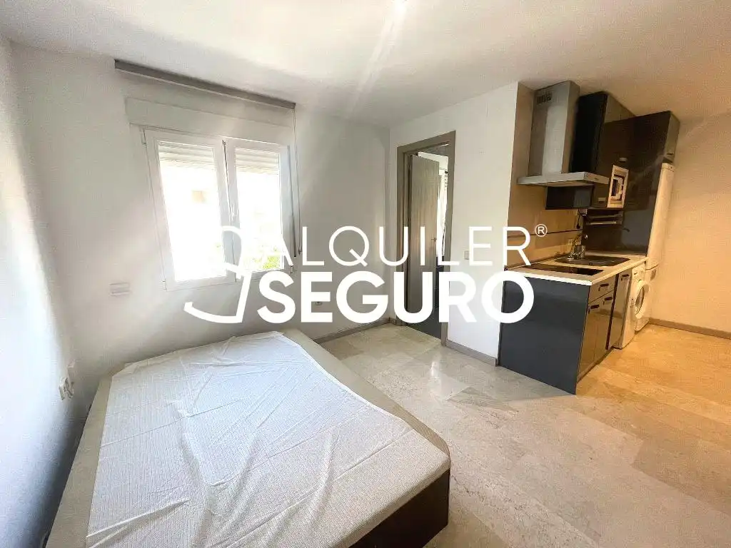Schlafzimmer von Wohnung zur Miete in Madrid mit Möbliert