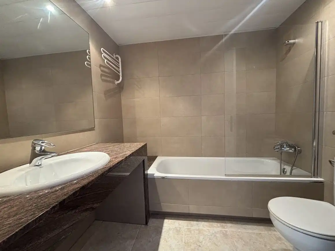 Baño de Ático en venta en Gavà con Aire acondicionado, Terraza y Trastero